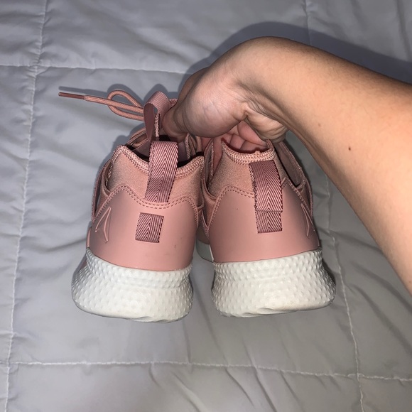 Reebok Pink Athletic Shoes - Picture 5 of 6